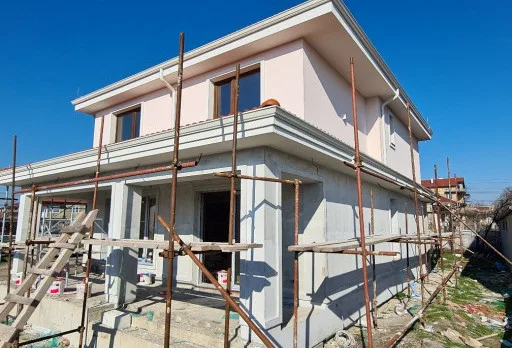 Двуетажна къща с паркомясто – с. Тополи, Варна