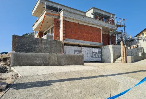 Модерна вила с плосък покрив в Балчик