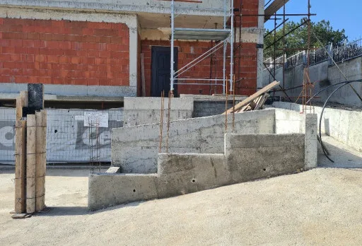 Модерна вила с плосък покрив в Балчик