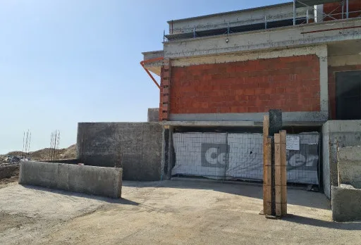 Модерна вила с плосък покрив в Балчик