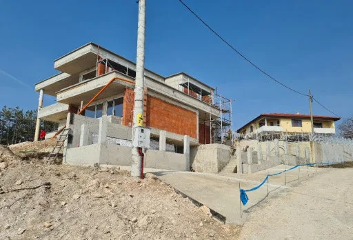 Модерна вила с плосък покрив в Балчик