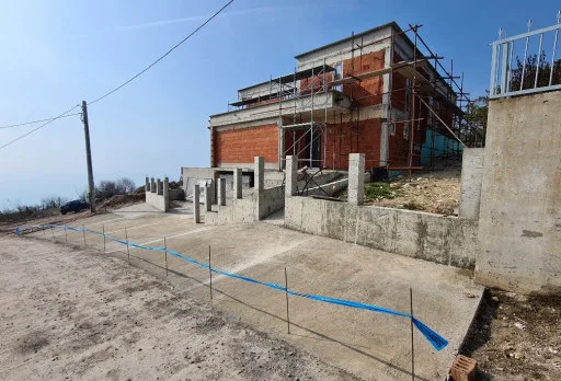 Модерна вила с плосък покрив в Балчик