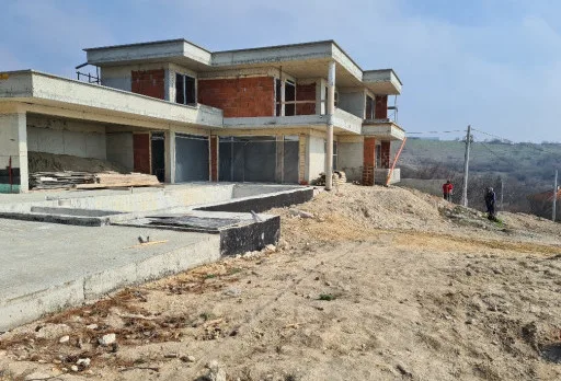 Модерна вила с плосък покрив в Балчик