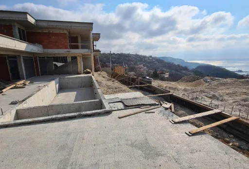 Модерна вила с плосък покрив в Балчик