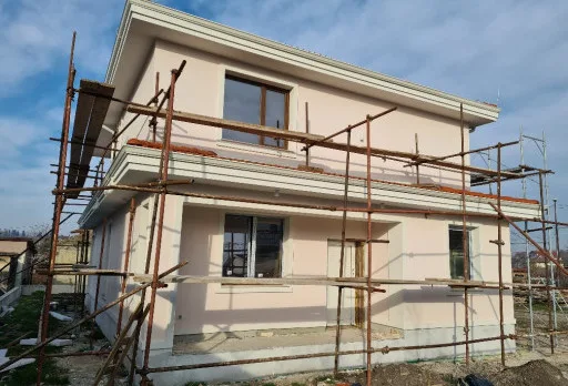 Двуетажна къща с паркомясто – с. Тополи, Варна