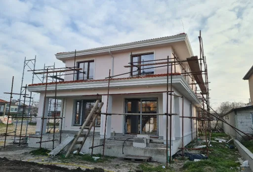 Двуетажна къща с паркомясто – с. Тополи, Варна