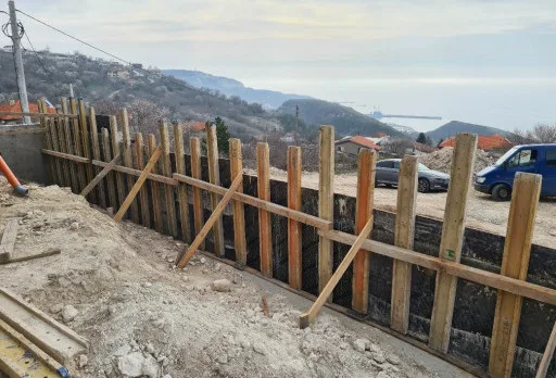 Модерна вила с плосък покрив в Балчик