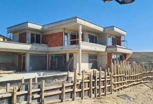 Модерна вила с плосък покрив в Балчик