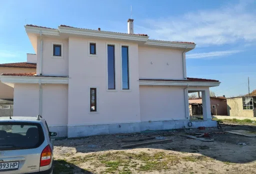 Двуетажна къща с паркомясто – с. Тополи, Варна