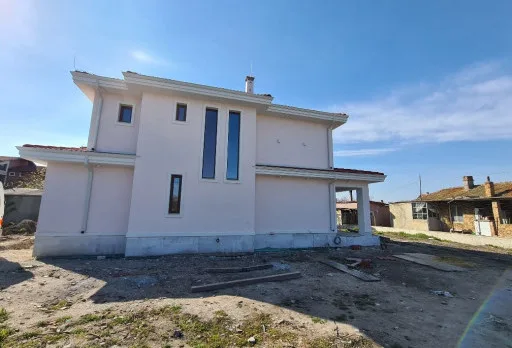 Двуетажна къща с паркомясто – с. Тополи, Варна