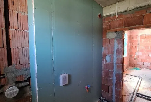 Двуетажна къща с паркомясто – с. Тополи, Варна