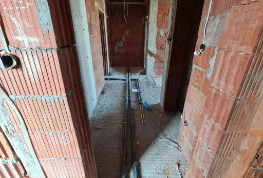 Двуетажна къща с паркомясто – с. Тополи, Варна