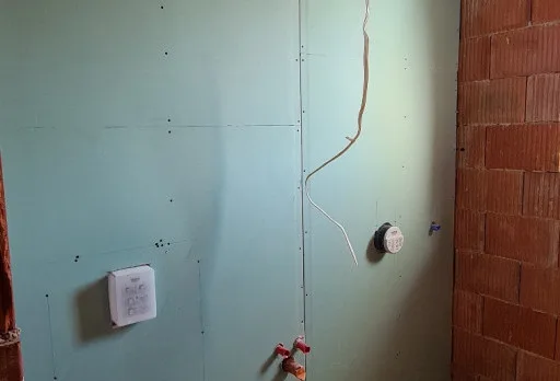 Двуетажна къща с паркомясто – с. Тополи, Варна