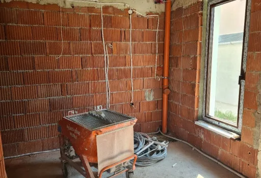 Двуетажна къща с паркомясто – с. Тополи, Варна