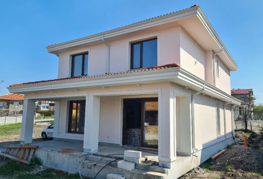 Двуетажна къща с паркомясто – с. Тополи, Варна