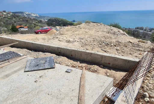 Модерна вила с плосък покрив в Балчик