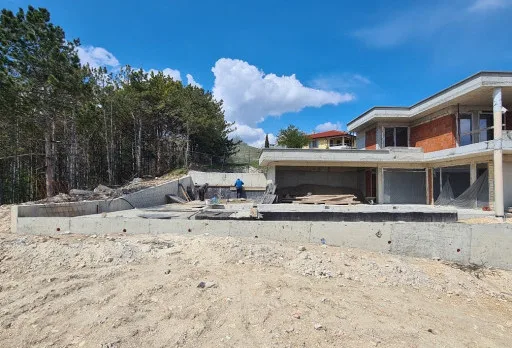 Модерна вила с плосък покрив в Балчик