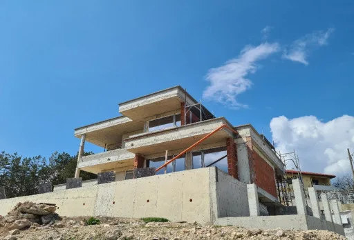 Модерна вила с плосък покрив в Балчик