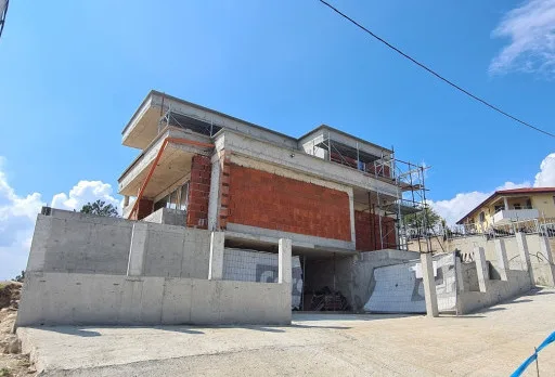 Модерна вила с плосък покрив в Балчик