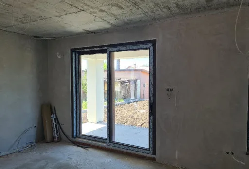 Двуетажна къща с паркомясто – с. Тополи, Варна