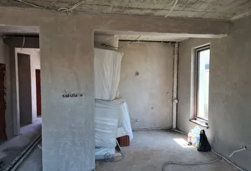 Двуетажна къща с паркомясто – с. Тополи, Варна