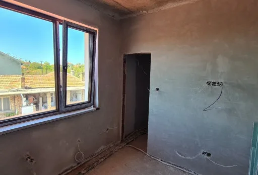 Двуетажна къща с паркомясто – с. Тополи, Варна