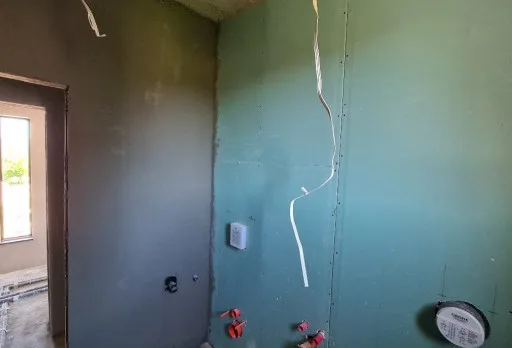 Двуетажна къща с паркомясто – с. Тополи, Варна