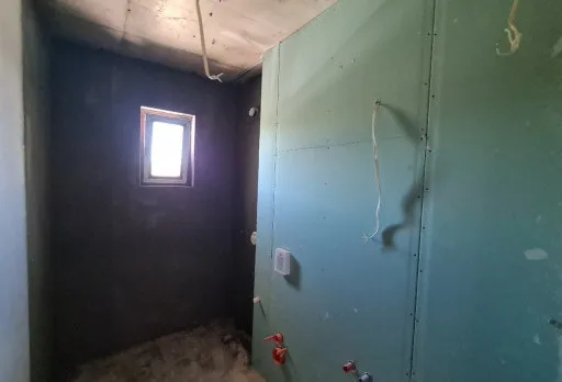 Двуетажна къща с паркомясто – с. Тополи, Варна