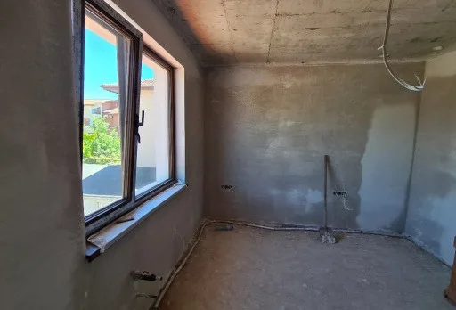 Двуетажна къща с паркомясто – с. Тополи, Варна