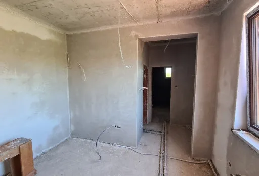 Двуетажна къща с паркомясто – с. Тополи, Варна