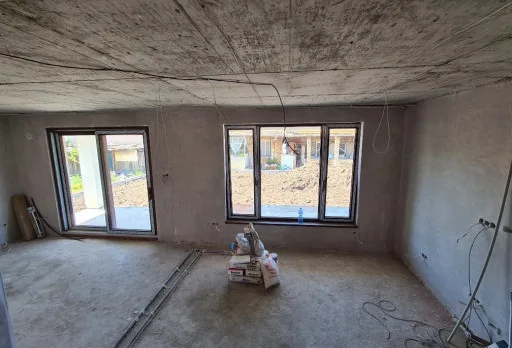 Двуетажна къща с паркомясто – с. Тополи, Варна