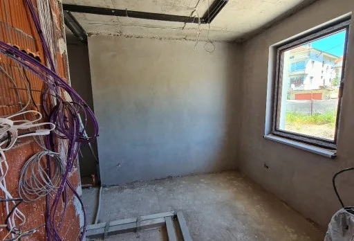 Двуетажна къща с паркомясто – с. Тополи, Варна