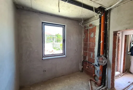 Двуетажна къща с паркомясто – с. Тополи, Варна