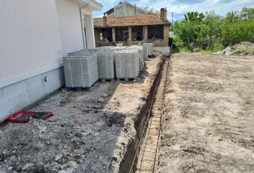 Двуетажна къща с паркомясто – с. Тополи, Варна