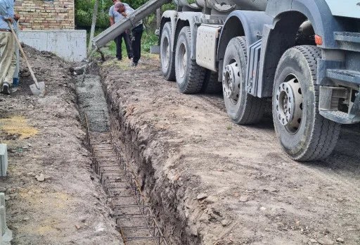 Двуетажна къща с паркомясто – с. Тополи, Варна