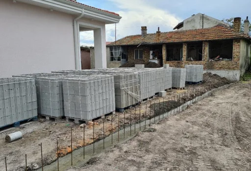 Двуетажна къща с паркомясто – с. Тополи, Варна