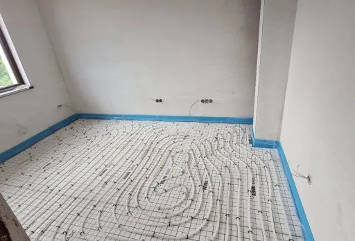 Двуетажна къща с паркомясто – с. Тополи, Варна