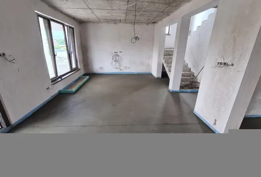 Двуетажна къща с паркомясто – с. Тополи, Варна