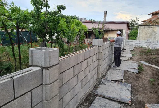 Двуетажна къща с паркомясто – с. Тополи, Варна