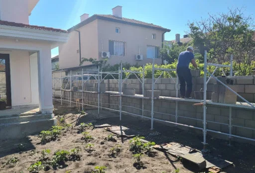 Двуетажна къща с паркомясто – с. Тополи, Варна