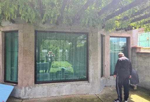 Полагане на топлоизолация на фасада на къща до Варна