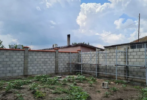 Двуетажна къща с паркомясто – с. Тополи, Варна