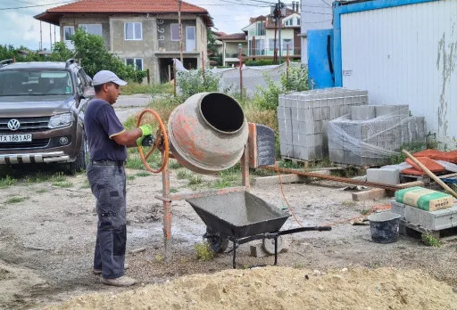 Двуетажна къща с паркомясто – с. Тополи, Варна