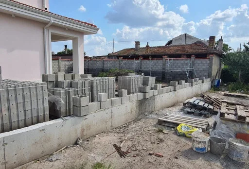 Двуетажна къща с паркомясто – с. Тополи, Варна