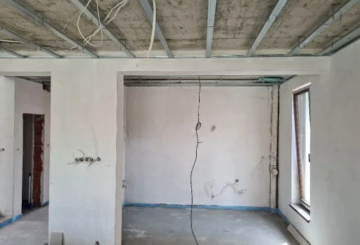 Двуетажна къща с паркомясто – с. Тополи, Варна