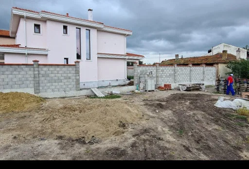 Двуетажна къща с паркомясто – с. Тополи, Варна