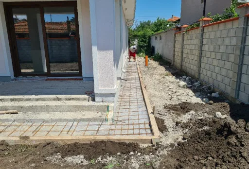 Двуетажна къща с паркомясто – с. Тополи, Варна