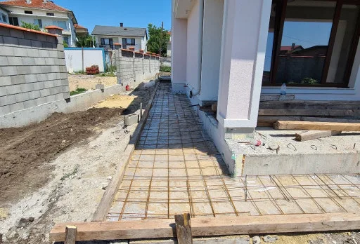 Двуетажна къща с паркомясто – с. Тополи, Варна