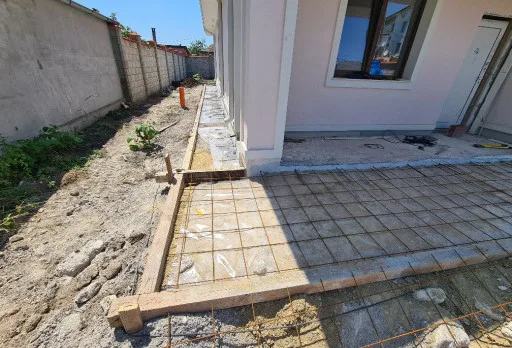 Двуетажна къща с паркомясто – с. Тополи, Варна