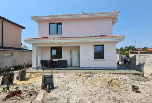 Двуетажна къща с паркомясто – с. Тополи, Варна